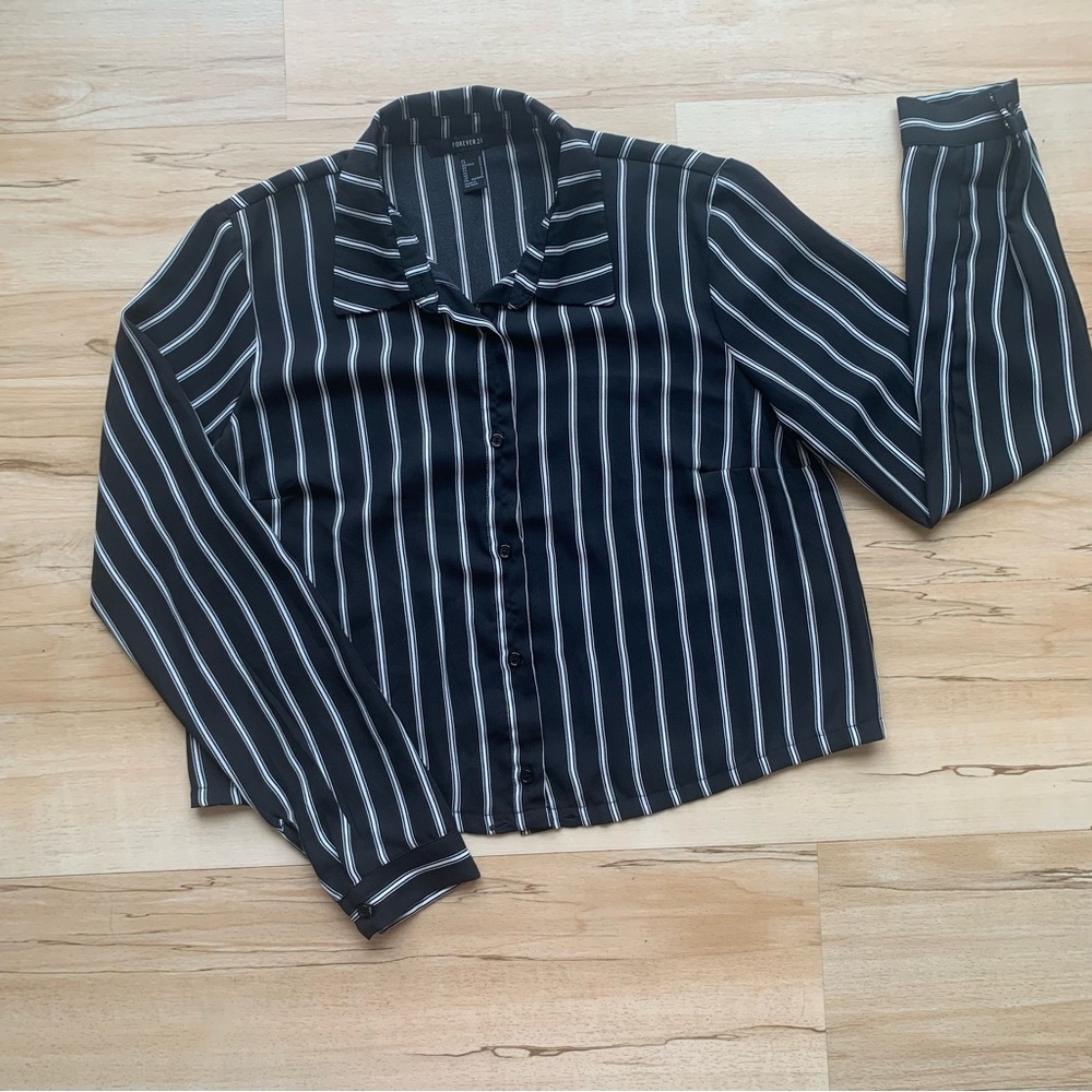 Short black blouse with white chiffon stripes long sleeve Forever 21 size Small